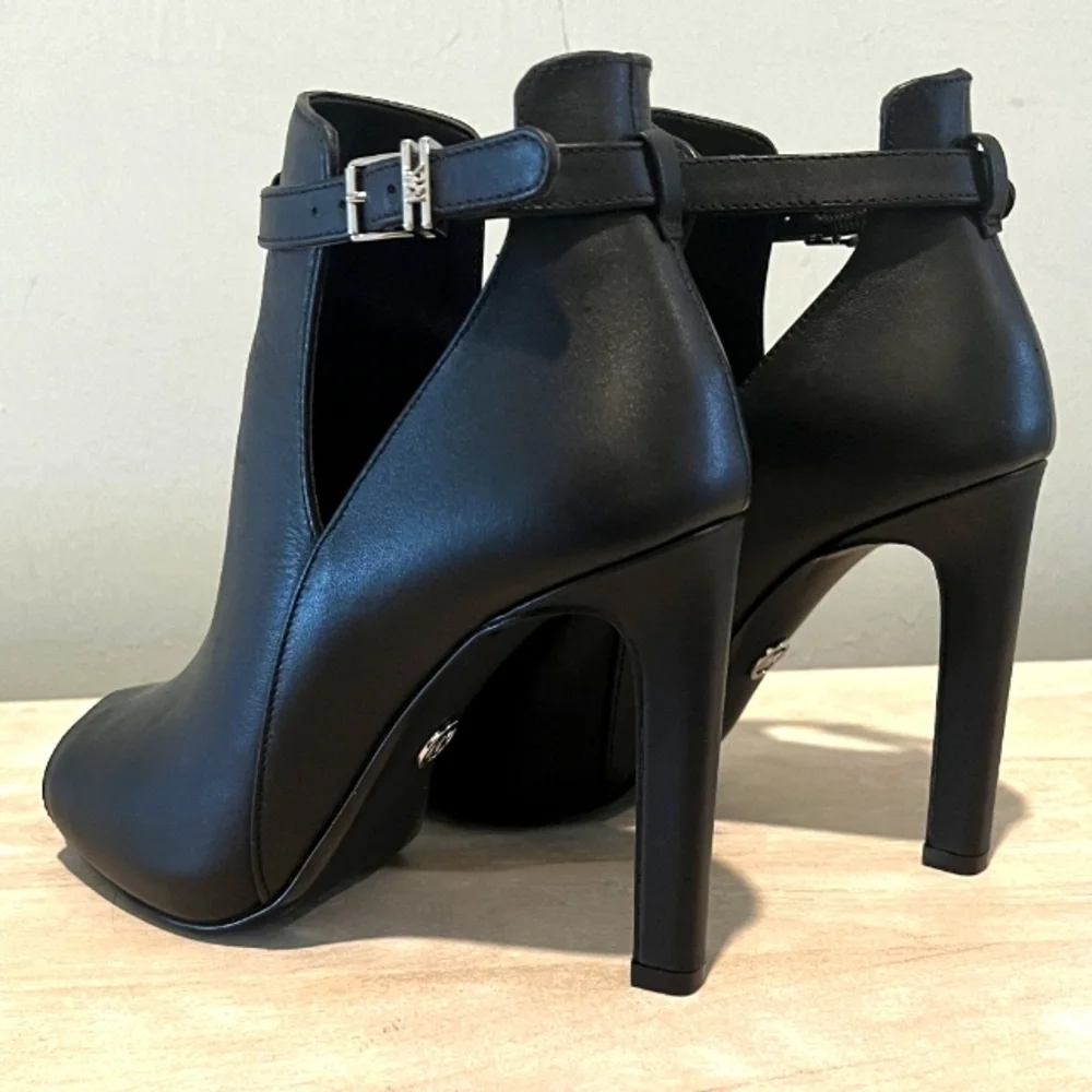 Michael Kors Lawson Black Leather Open Toe Boot  Size 7M   New Without B…‎